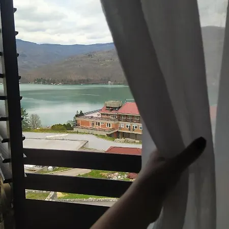 Jezero Apartment *