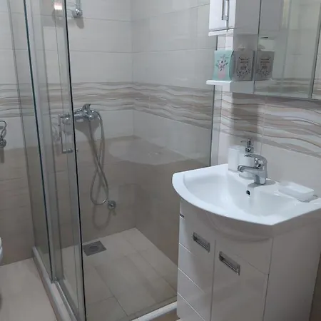Jezero Apartment *
